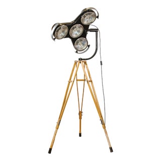 2004 Four-Lens Shadowless Surgical Lamp on Army Crutch Tripod from Heraeus Hanaulux, 1990s For Sale