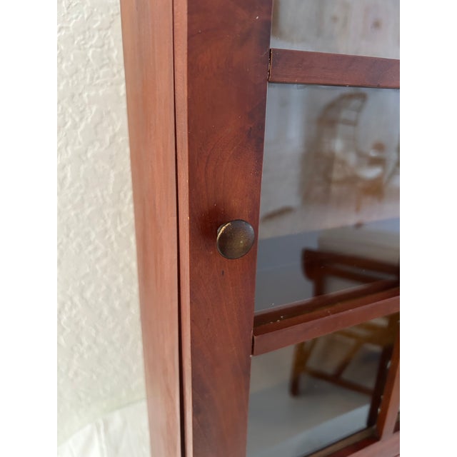 American Vintage American Federal Mahogany Hanging Curio Cabinet For Sale - Image 3 of 11