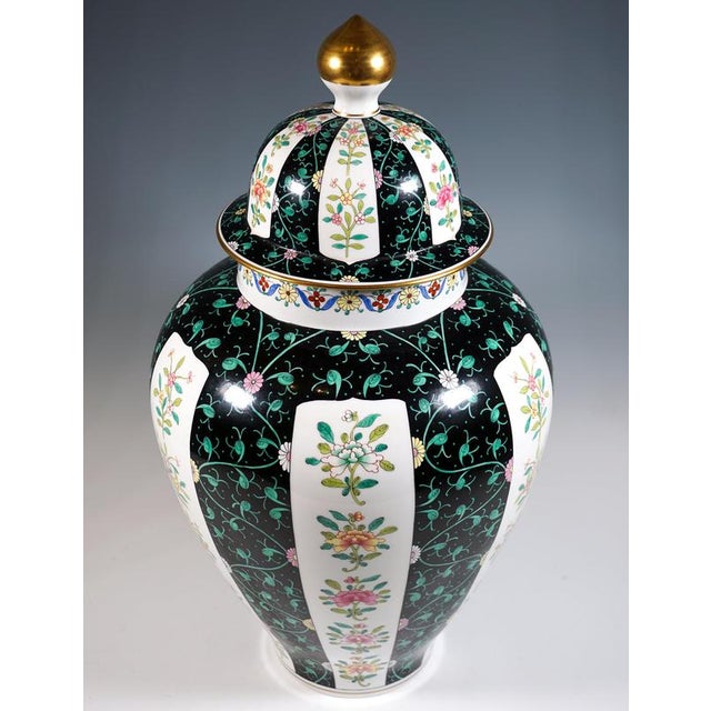 Baroque Large Porcelain Urn Vase with Siang Noir Decoration by Herend Hungary For Sale - Image 3 of 7