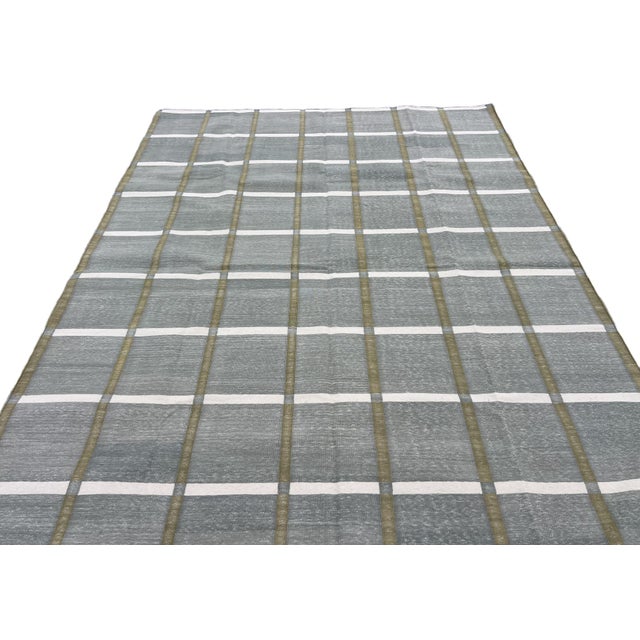 Handmade Cotton Vegetable Dyed Rug, Gray, White and Olive Green Windowpane Checked Dhurrie-6'x9' For Sale - Image 11 of 11
