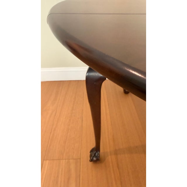 Late 20th Century Kittinger Colonial Williamsburg Drop Leaf Round Mahogany Table For Sale - Image 9 of 15