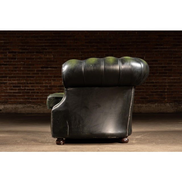 Mid 20th Century Vintage Tufted Leather Chesterfield Club Chair in Emerald Green For Sale - Image 5 of 10