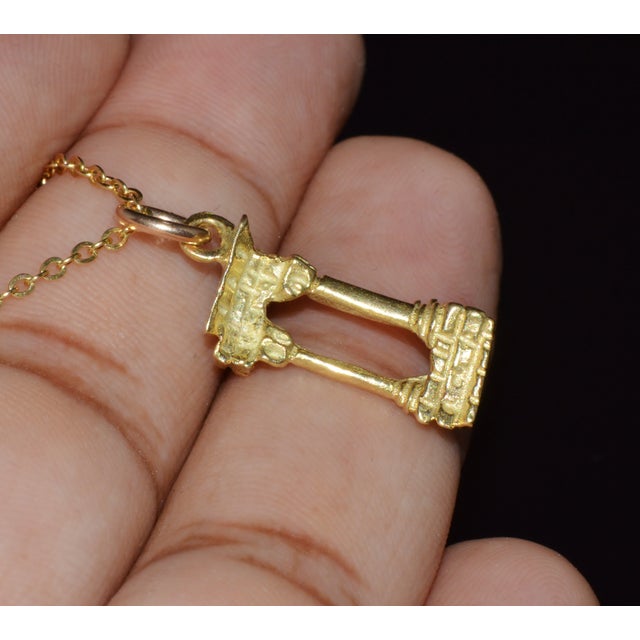 Metal Italian 18k Solid Gold Roman Column Ruins - Temple of Apollo Charm Pendant For Sale - Image 7 of 9