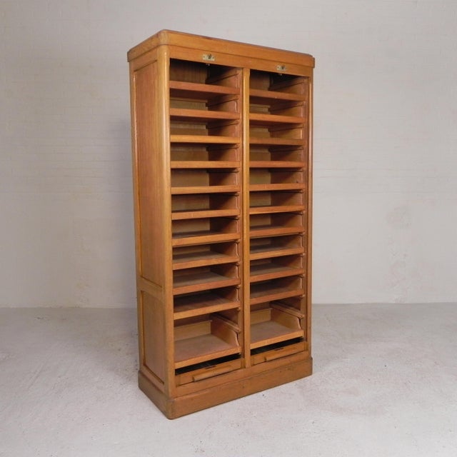The 22! containers can be slid out of the cabinet. Height: 180 cm. Width: 90 cm. Depth: 40 cm. Internal dimensions: 40 x...