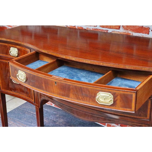 Mid 20th Century Vintage Mayflower Colonial Shops Mahogany Hepplewhite Serpentine Sideboard For Sale - Image 5 of 8