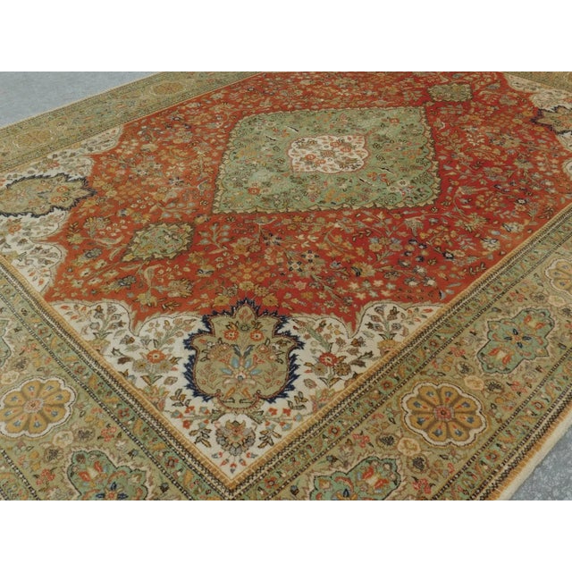 Concentric medallions with pendants on an orange field. Ivory corners with floral decoration. 9'x 11'7" Circa : 1970