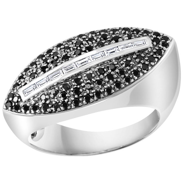 0.8 Carat Black and White Diamond Ring 18 Karat White Gold, Size 7 For Sale - Image 15 of 18