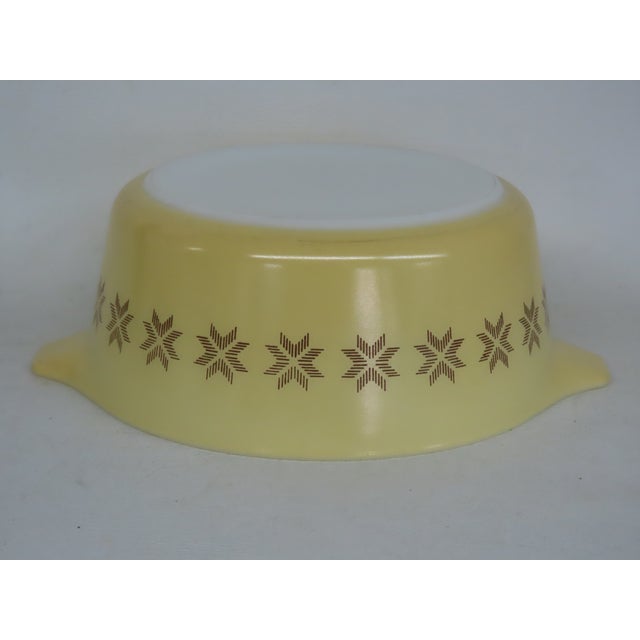 Mid Century Pyrex Town Country Yellow Casserole Dish Cross Stitch Star 4673b For Sale - Image 14 of 15