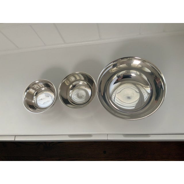 Beautiful set of 3 silver revere bowls. Doll up your table with thèse beauties. Also great for floral arrangements. Large...