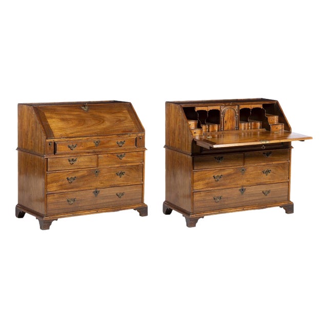Quenn Mary Writing Desk in Vinhatico Wood, 18th Century For Sale