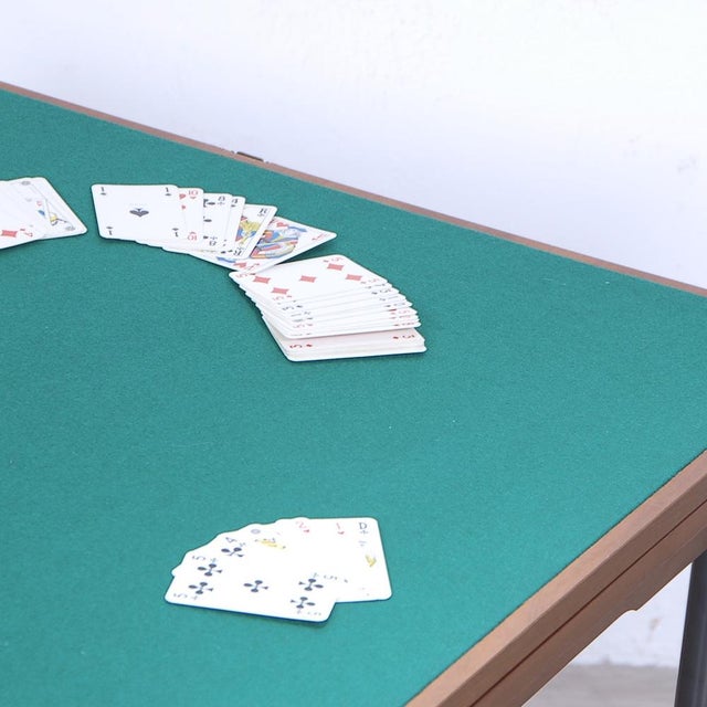 Particular design table and original 1950s production, and not a renovation of the present day. Extendable living...