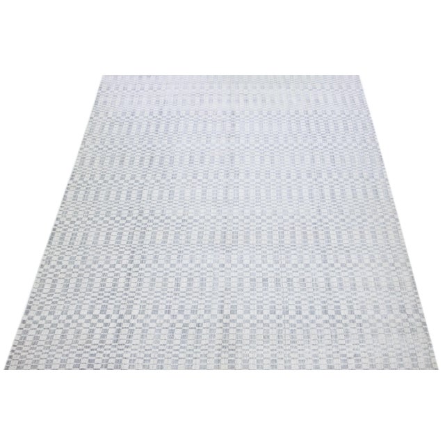 Modern 2010s Modern Seamless Designed Wool & Silk Rug in Gray For Sale - Image 3 of 7