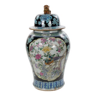 Large 19th Century Chinese Export Hand-Painted Enameled Lidded Decorative Urn For Sale