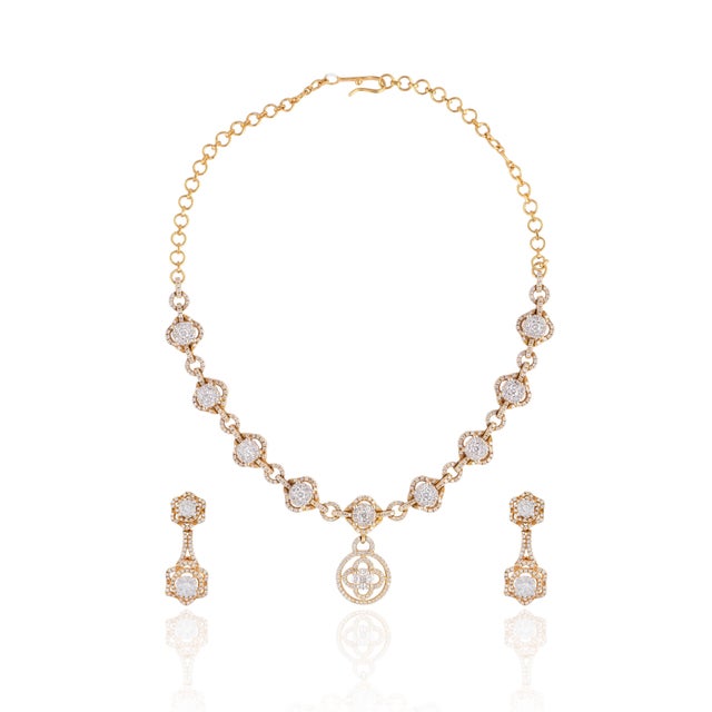 Contemporary Diamond Set in 18k gold For Sale - Image 3 of 5