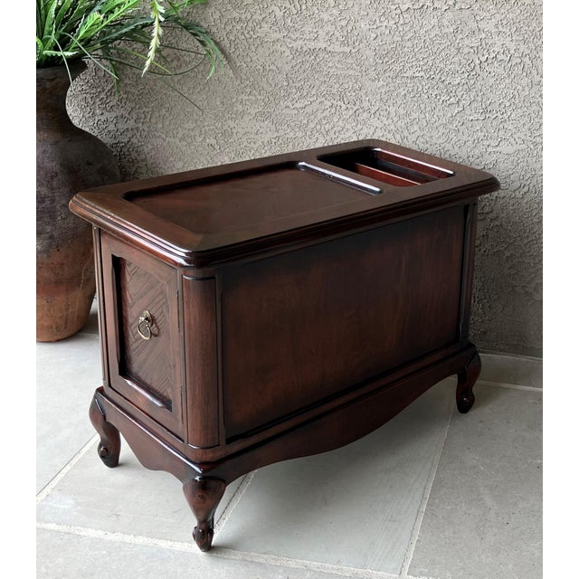 1960s Mid 20th-Century French Provincial-Style Mahogany Chairside/Bedside Cabinet & Media Storage Table For Sale - Image 5 of 18