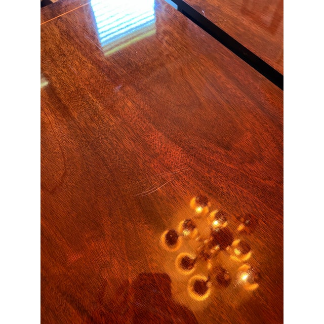 1980s Baker Furniture Historic Charleston Georgian Banded Mahogany Pedestal Dining Table For Sale - Image 12 of 12