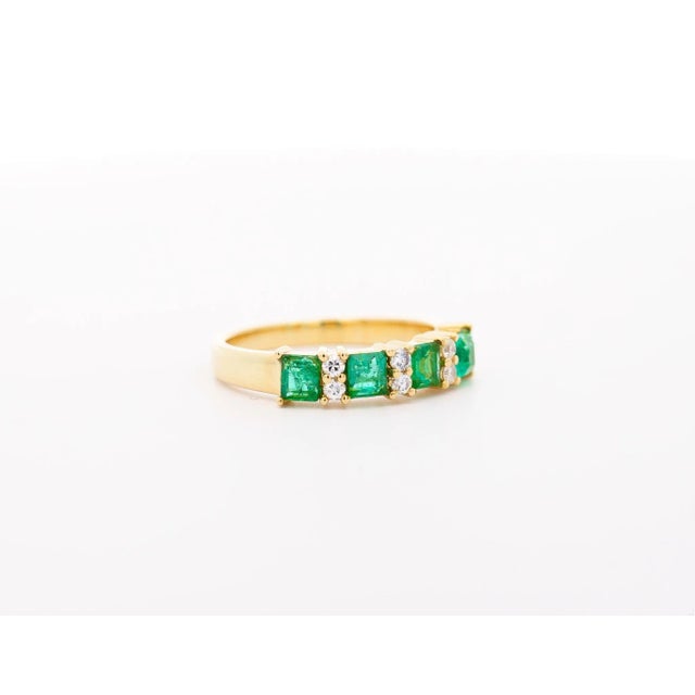 1 Carat Tw Square Natural Emerald and Diamond 5-Stone Band Ring in 14k Gold Size 6.5 For Sale - Image 4 of 9