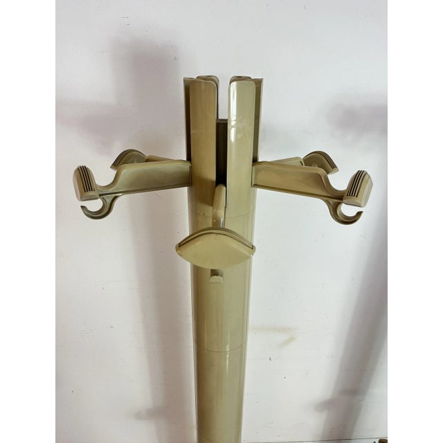 1970s Planta Coat Hangers by Giancarlo Piretti for Castelli, 1970s, Set of 2 For Sale - Image 5 of 13