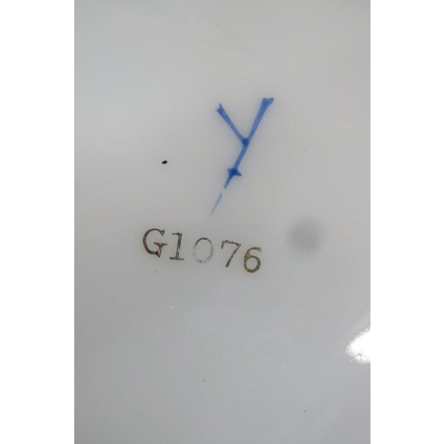 Gilt Hand Painted Flowers Raised Design Trinket Bowl 4594b For Sale - Image 9 of 18