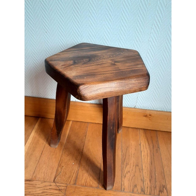 Solid wood stool, vintage brutalist style. In very good condition, some minor wear on the legs. Beautiful wood grain. 45 x...
