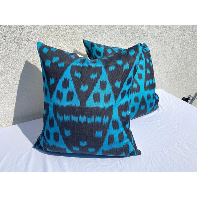 This pair of Ikat pattern pillows are done in a really fun bright turquoise and dark gray geometric pattern. The back of...