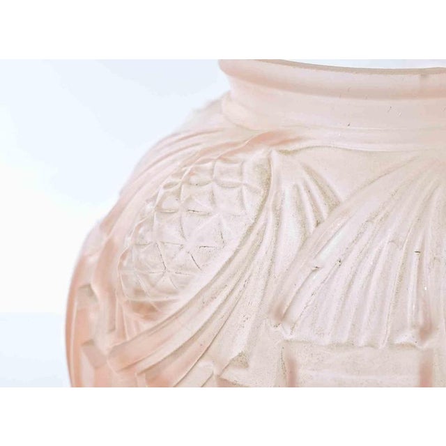 Art Deco Glass Globe Vase in Pink Art Glass by De Cagny, France, 1930s For Sale - Image 4 of 5