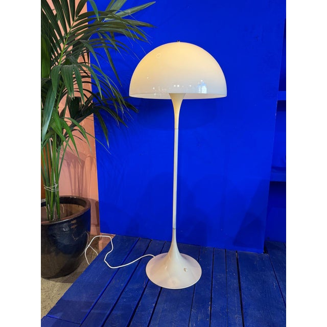 The Panthella was designed in 1971 by Danish design icon Verner Panton and is one of his most popular designs. Its white...