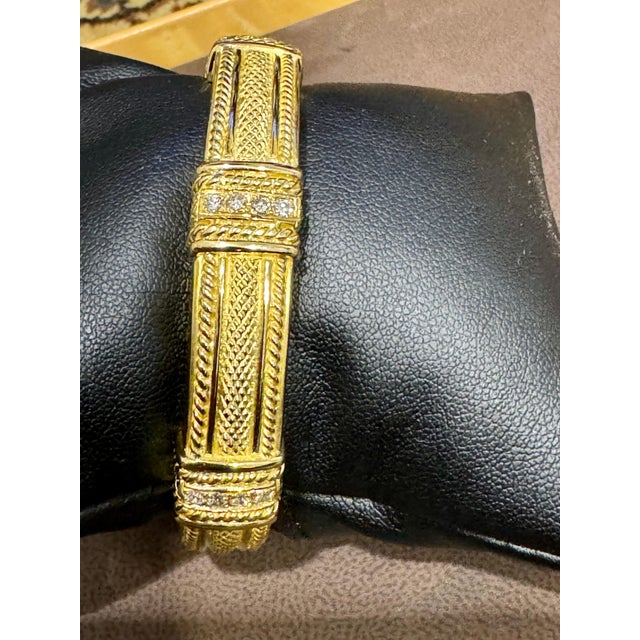 Judith Ripka Hinged Gold & Diamond Bangle Bracelet 18 KT Yellow Gold 66 Gm For Sale - Image 9 of 18