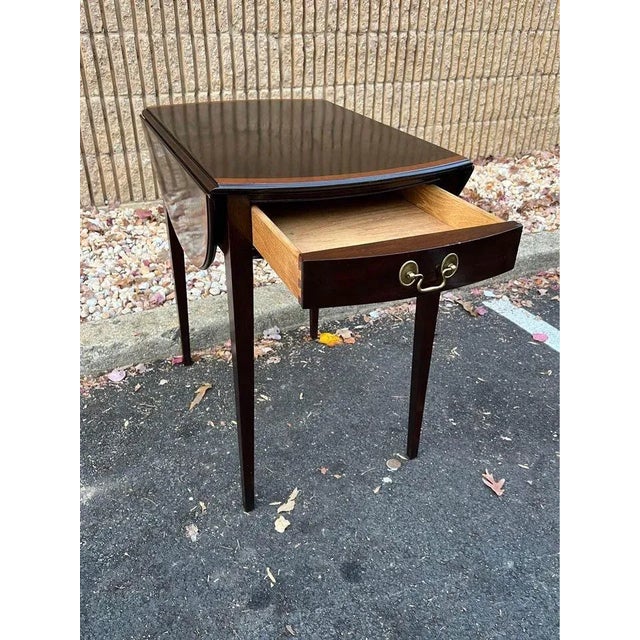 Late 20th Century Stickley Hepplewhite Style Cross Banded Drop Leaf Pembroke Side Table For Sale - Image 9 of 12