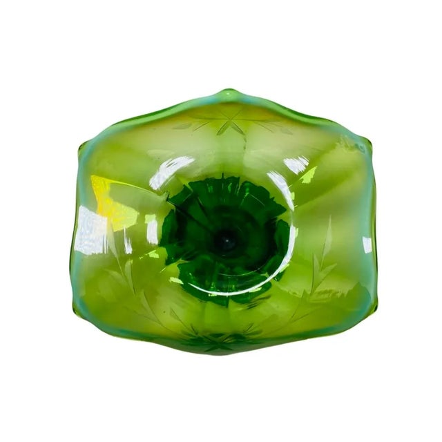 Vintage Green Etched Opalescent Glass Jack in the Pulpit 6.75” Art Glass Vase. This vase doesn’t glow under black light....