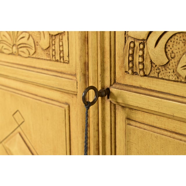 Wood Berkey & Gay Antique English Jacobean Cream Painted Lift Top Bar Cabinet, Circa 1920s For Sale - Image 7 of 16