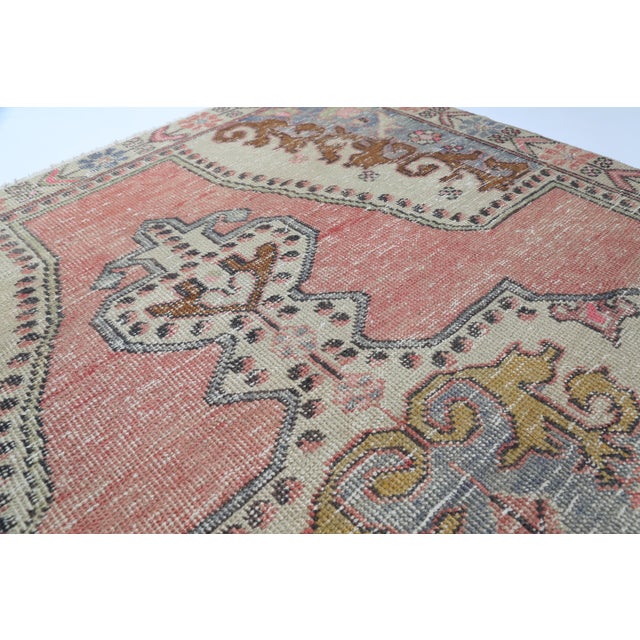 Mid 20th Century Hand-Knotted Oushak Rug From Turkey in Muted Rose & Blue - 4' 2'' X 6' 11'' For Sale In Tampa - Image 6 of 11