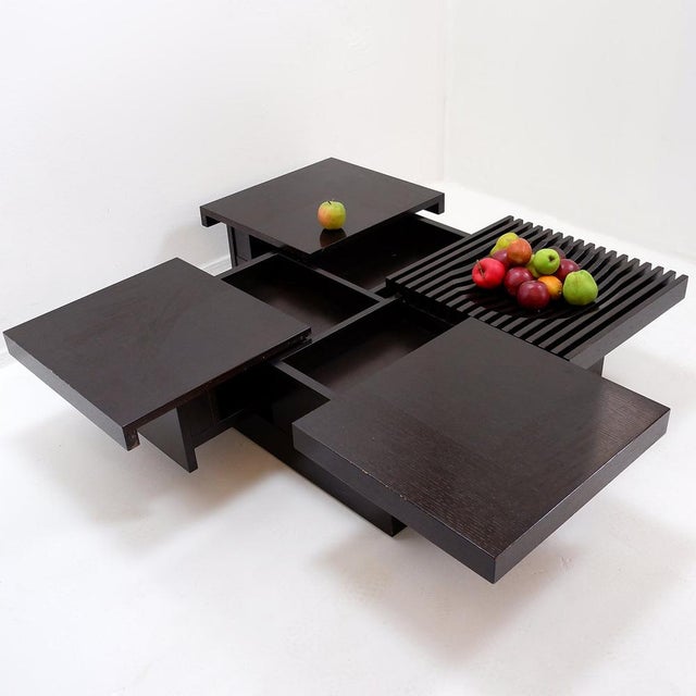 Contemporary modern - extendable coffee table Measures : Close : 100x100cm H : 30cm Open : 123x145cm H : 30cm The table...