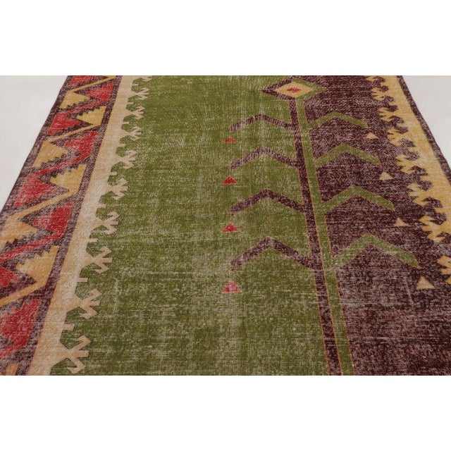 1960s Vintage Turkish Distressed Rug With Rhythmic Geometric Motifs - Rug & Kilim For Sale - Image 5 of 10
