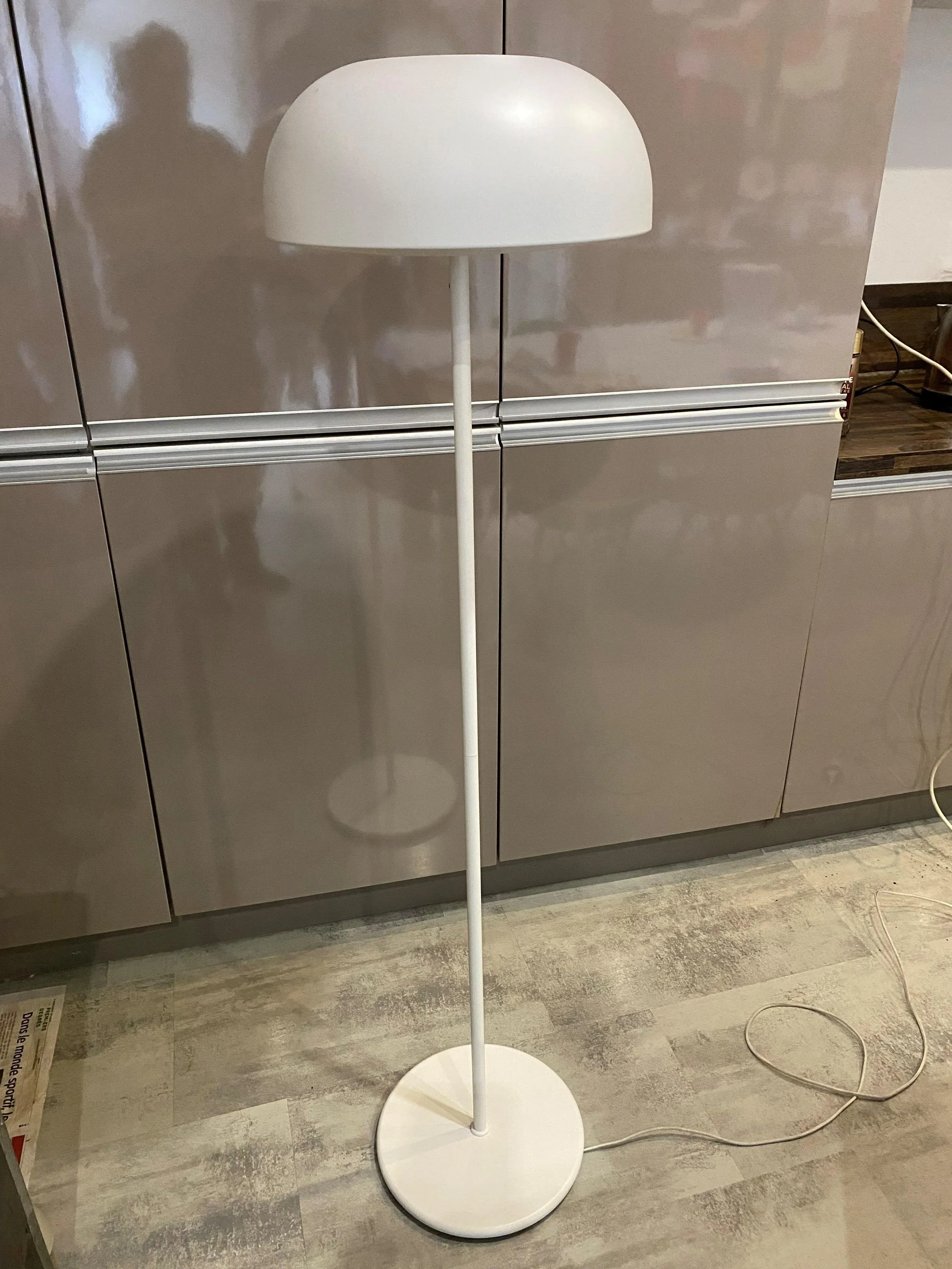 90年代 ポストモダン koizumi ホワイト フロアライト 1994年製 G1706 Nymane Mushroom Floor Lamp in White Metal from Ikea, 1990