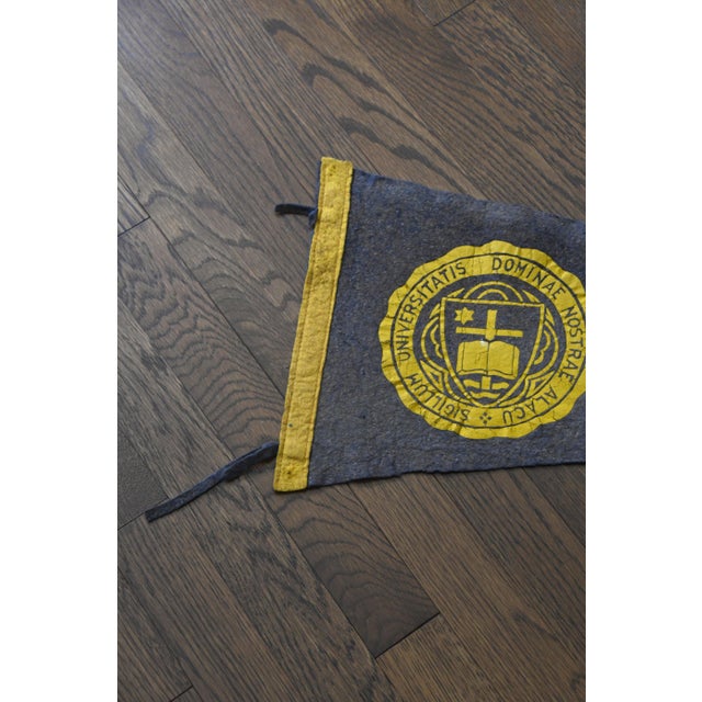 A timeless vintage Notre Dame felt pennant in the university's iconic navy and gold. Featuring bold collegiate lettering...