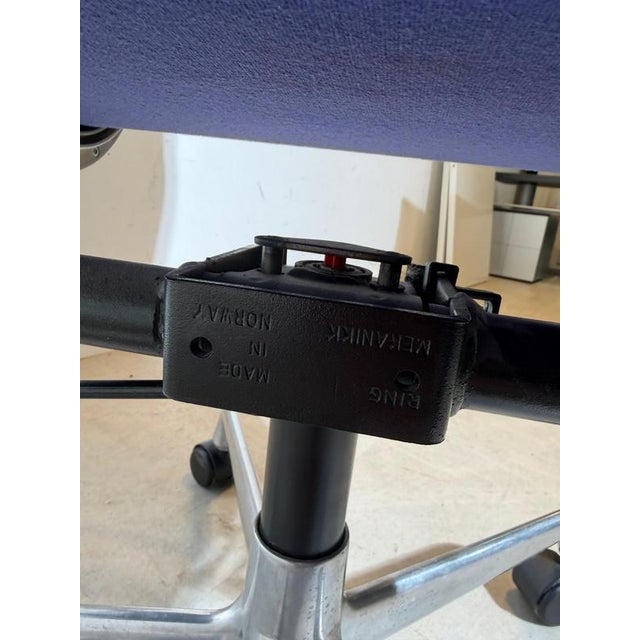EA 219 Soft Pad Office Chair by Charles & Ray Eames for Vitra For Sale - Image 9 of 13