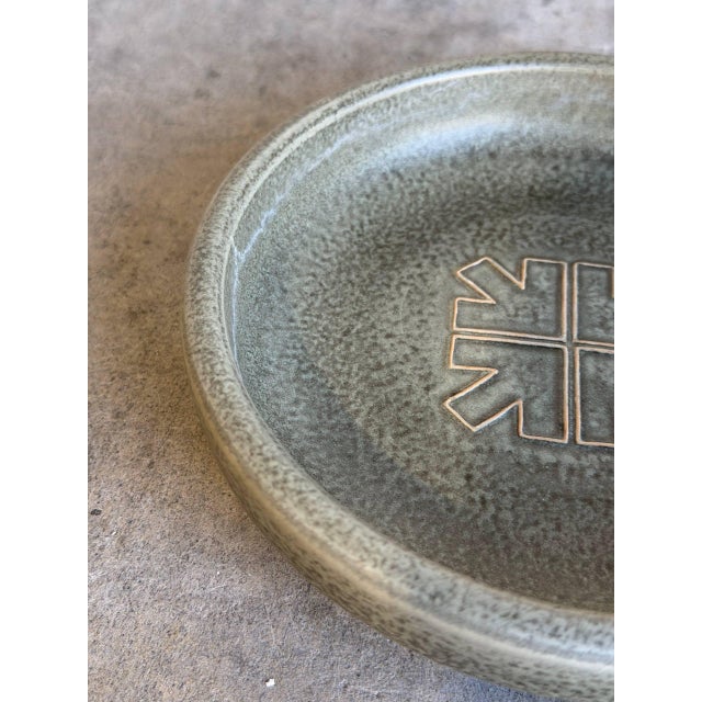 Green Ceramic Bowl Danish Studio Pottery Forenede Kreditforeninger Emblem Johgus Bornholm 1970s For Sale - Image 10 of 10