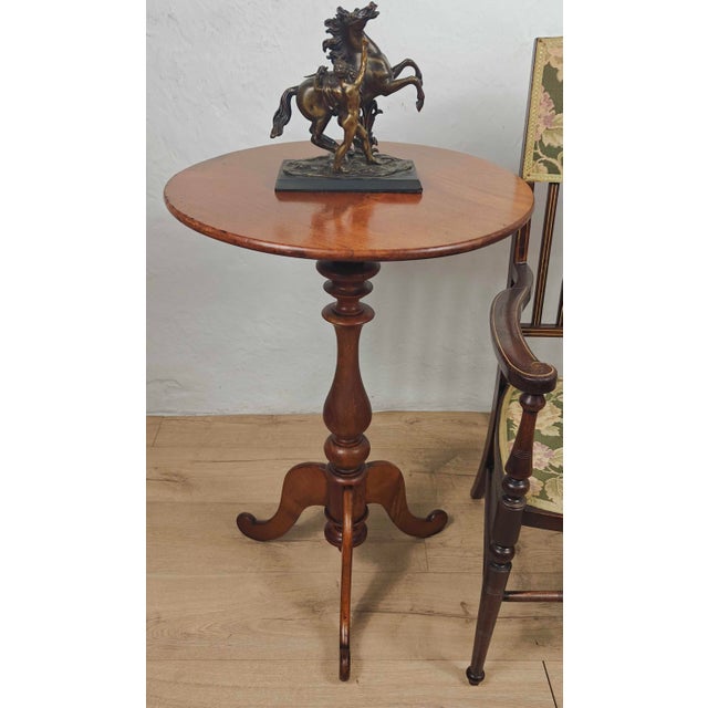 Brown Antique Victorian English Round Tripod Side Table in Mahogany, 1890 For Sale - Image 8 of 8