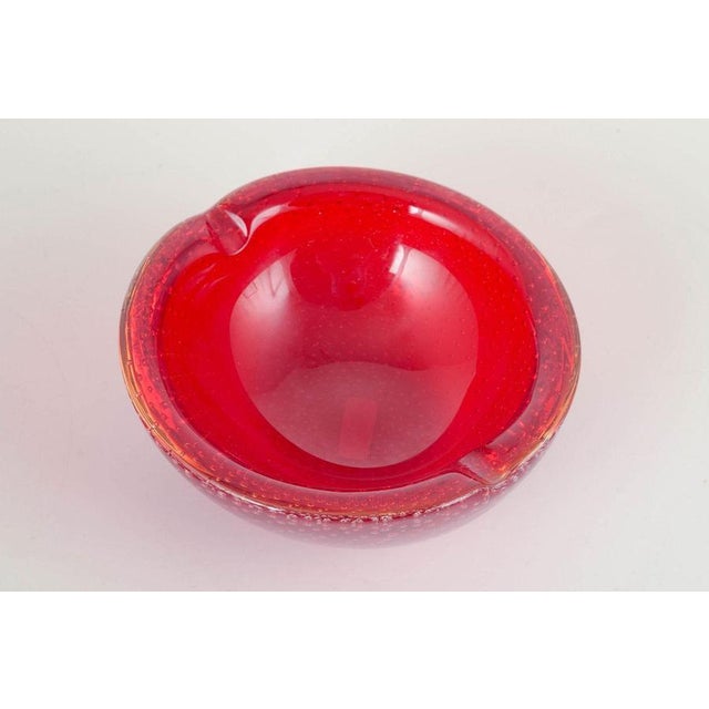 Murano art glass bowl, 1960s/70s. Organic freeform hand-blown bowl in red sommerso glass with trapped air-bubble pattern...