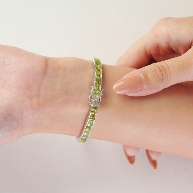 Green Square Cut Peridot 14.62 CTW Sterling Silver Tennis Bracelet 14.3 Grams Gross Weight For Sale - Image 8 of 11