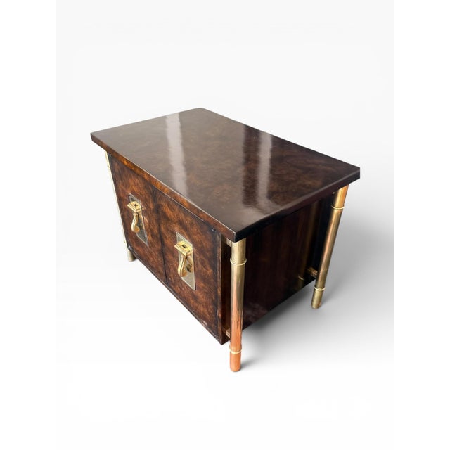 1970s Attributed to Mastercraft Hollywood Regency Burl Wood & Satin Brass Side Cabinets / Nightstands – A Pair For Sale - Image 9 of 15