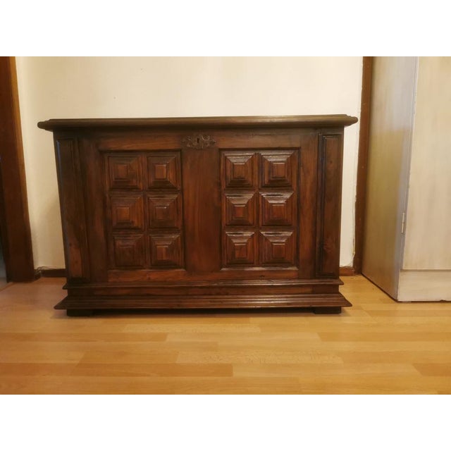 beautiful handmade made trunk in solid chestnut wood.