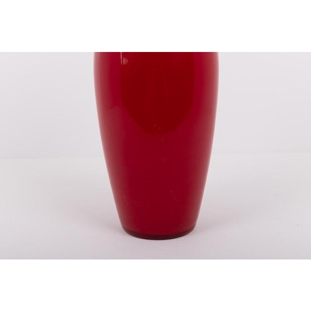Opalino Red Vase by Venini, 1980s For Sale - Image 4 of 6