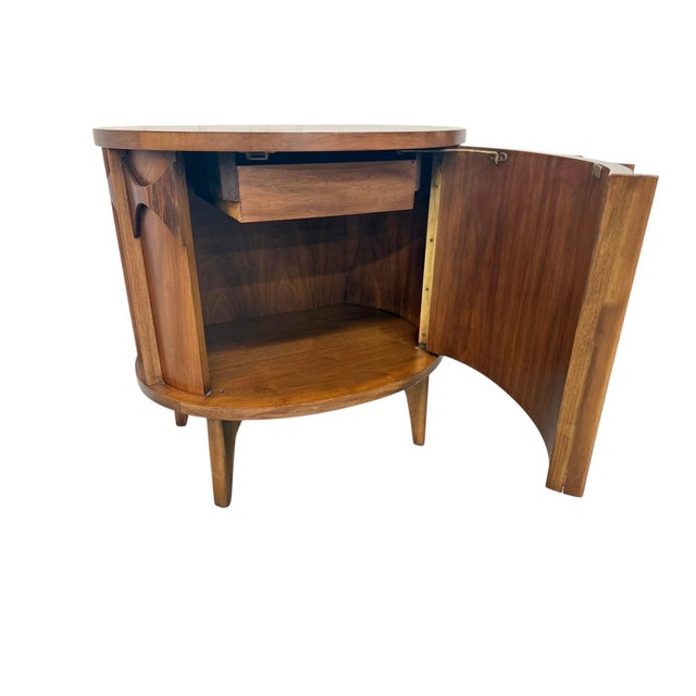 Mid-Century Modern Kent Coffey "Perspecta" Walnut Commode Nightstands - Set of 2 For Sale - Image 9 of 11