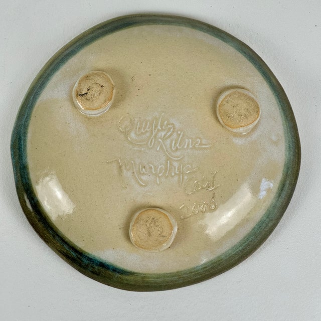 Vintage Pair of Ceramic Footed Plate With Two Hens, Circa 2000 by the Quyle Kilns California, Signed For Sale - Image 11 of 11