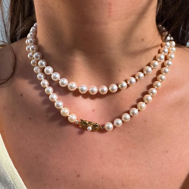 1990s Mikimoto Signed 33-Inch Akoya Pearl 18k Gold Bead Necklace For Sale In Miami - Image 6 of 9