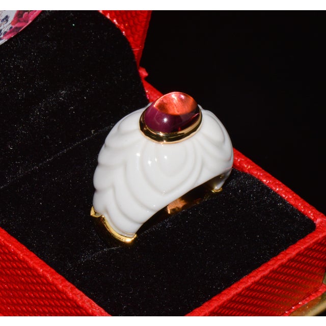 Vintage Bvlgari Chandra Pink Tourmaline & White Porcelain Ring in 18k Yellow Gold – Size 7.5 For Sale - Image 12 of 18