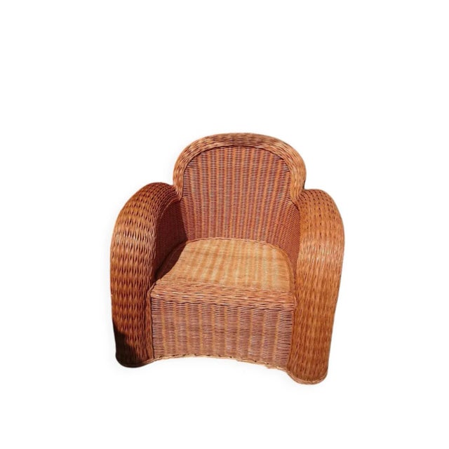 There are a few missing strands at the bottom. This is almost invisible and does not interfere with its use in any way.