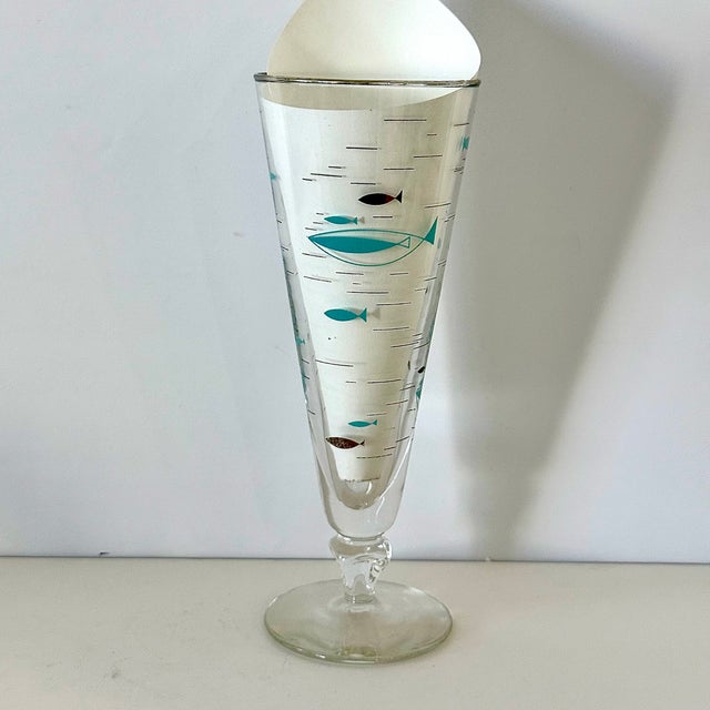 1960s 1960s Mid-Century Modern Atomic Fish Pilsner Beer Glasses, Libbey Glasses; Turquoise and Black W Platinum Trim; Set of 5 For Sale - Image 5 of 16